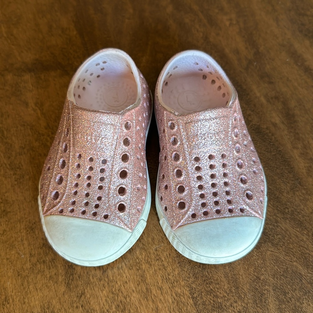 Pink glitter toddler Native shoes.